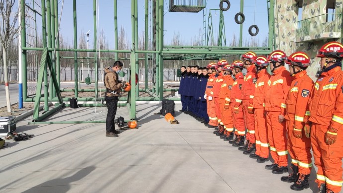 走進消防基層，開展裝備學習